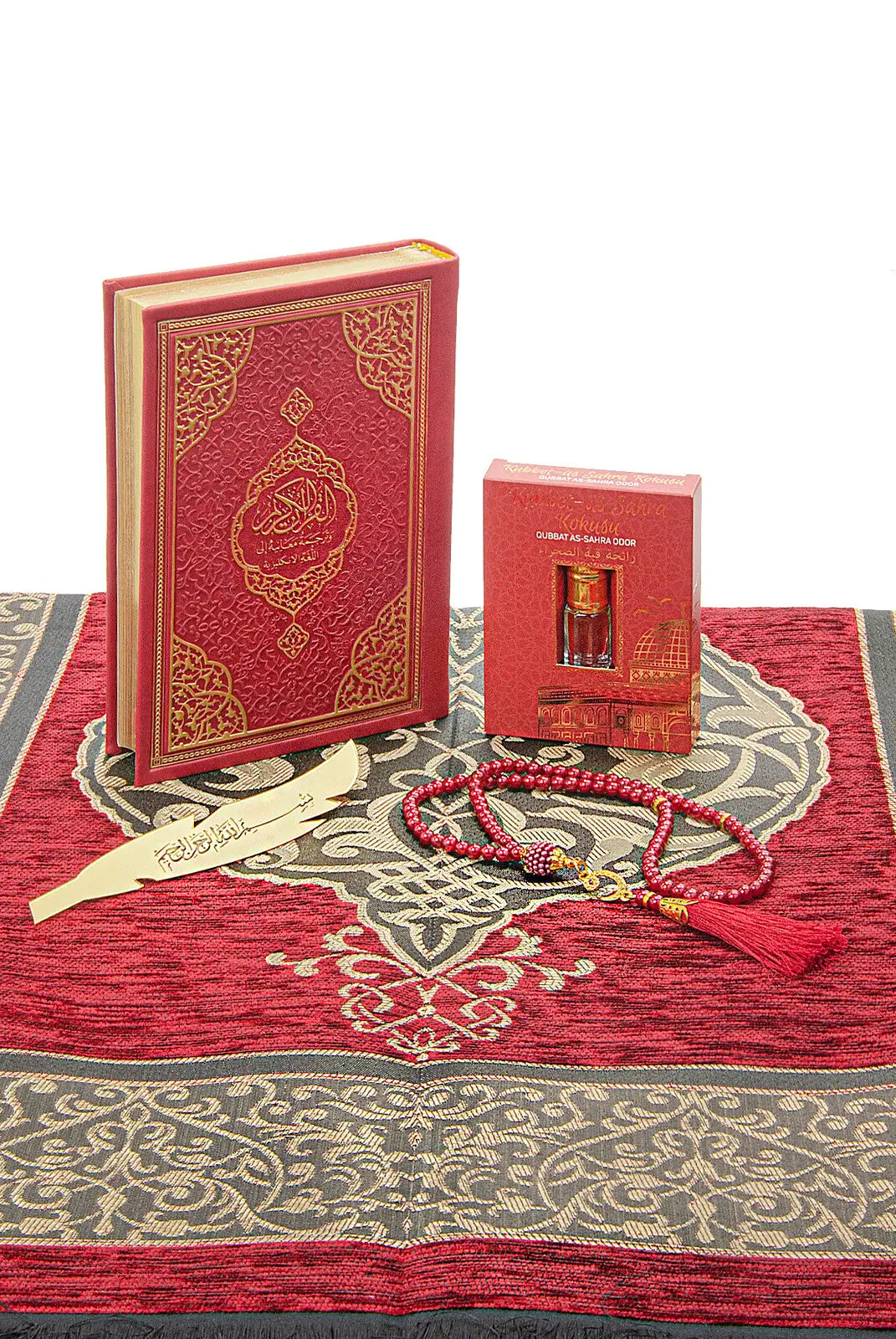 Luxe rode cadeauset met een engels/arabische koran en parfum - Islamboekhandel.nl