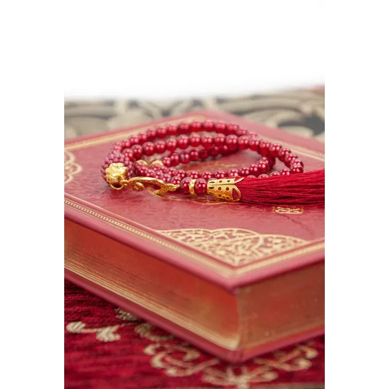 Luxe rode cadeauset met een engels/arabische koran en parfum - Islamboekhandel.nl