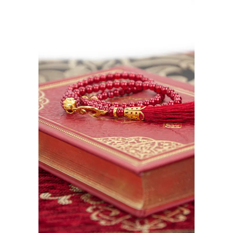 Luxe rode cadeauset met prayer beads en engels Arabische Koran op decoratief boek