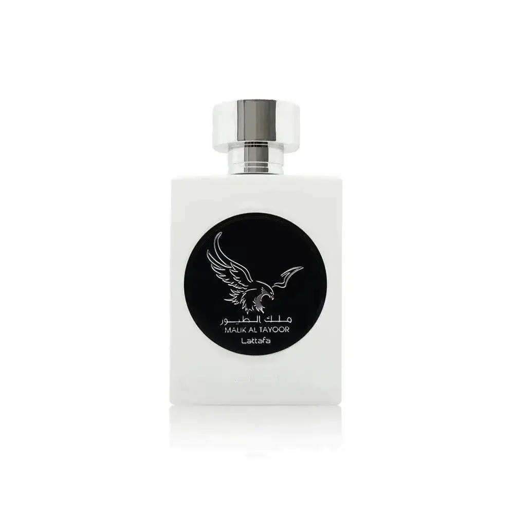Witte rechthoekige parfumfles met zilveren dop en zwart rond label met arend ontwerp labeled malik al tavoor van lattafa