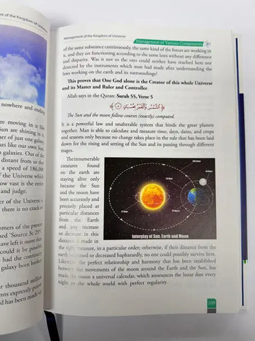 Boek management of the kingdom of universe - Quranic perspective met diagram van zonnestelsel inclusief zon en maan