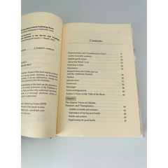 Open boek met inhoudsopgave over geneeskunde en apotheek in de Koran en Profetische Tradities