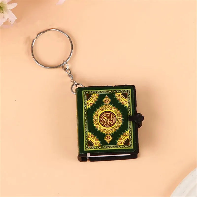 Decoratieve groene en gouden Quran sleutelhanger met islamitische ontwerpen voor Mini Koran