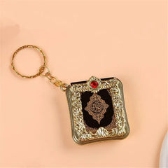 Ornate gold-toned keychain with Islamic design, ideal bijpassend voor Mini Koran Luxe