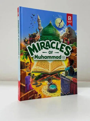 Een kleurrijk kinderboek miracles of muhammad met een open quran, groene koepelmoskee en illustraties op de cover