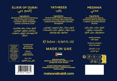 Donkerblauw parfumfleslabel met drie geuren elixir of dubai yathreeb en medania in musc collection giftset el-nabil