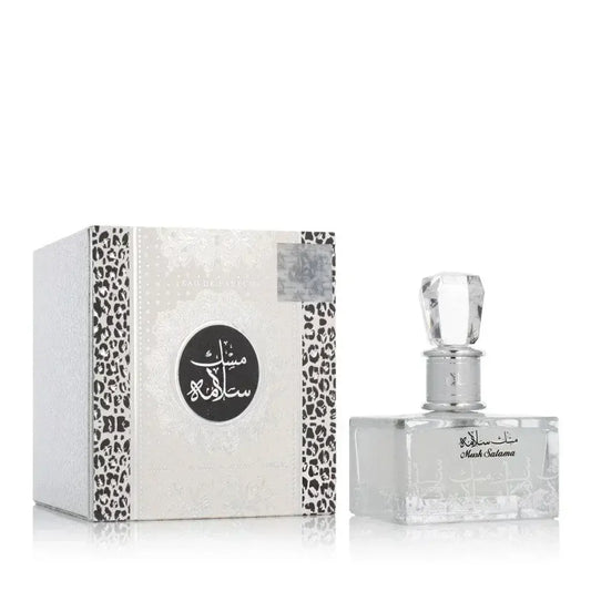 Een heldere glazen parfumbottle musk malaki met een facetten zilveren dop en arabische gravure naast een panterprint doos