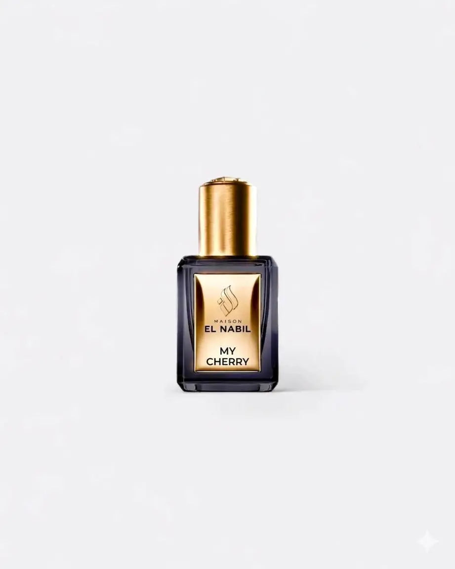 Donkere glazen parfumfles met gouden dop en etiket van maïson el nabil my cherry parfumolie