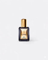 Donkere glazen parfumfles met gouden dop en etiket van maïson el nabil my cherry parfumolie