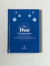 Blauw hardcover boek met witte bloemmotieven en subtiel reliëf getiteld my dua companion voor gebeden