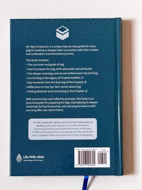 Tealblauw boek met geometrisch patroon en witte tekst van my hajj companion serie door life with allah
