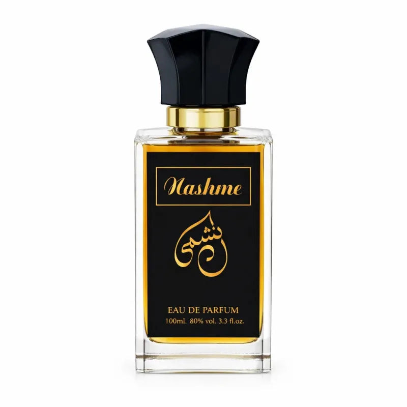 Een slanke rechthoekige glazen fles nashme eau de parfum met een zwarte facettendop en gouden accenten