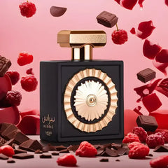 Zwarte vierkante Nebras-parfumfles met gouden dop en witte bloemendesign, Lattafa Pride geurfamilie gourmand