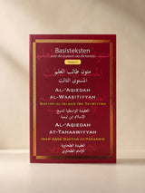 Rood hardcover boek niveau 3 basisteksten student van kennis met goudgeperste tekst en decoratieve randen in het nederlands en arabisch