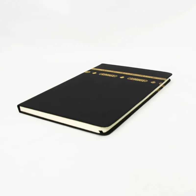 Zwart A5 notitieboek met goudfolie Kaaba design bovenaan