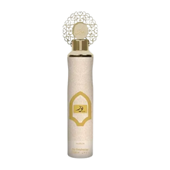 Een strakke, matglazen fles mancera parfum spray met een gouden dop en een wit kanten decoratief topje van nusuk luchtverfrisser noor 300 ml