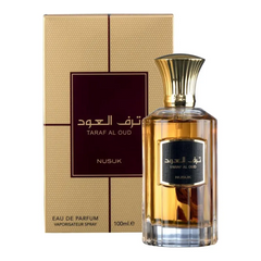 Gold-tonen parfum bottle en doos van Nusuk Parfum Taraf voor een luxe geurervaring