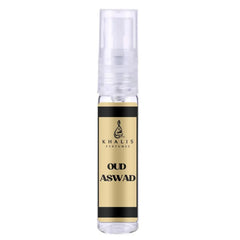 Heldere sprayfles met gouden en zwarte label van Oud Aswad Khalis parfum