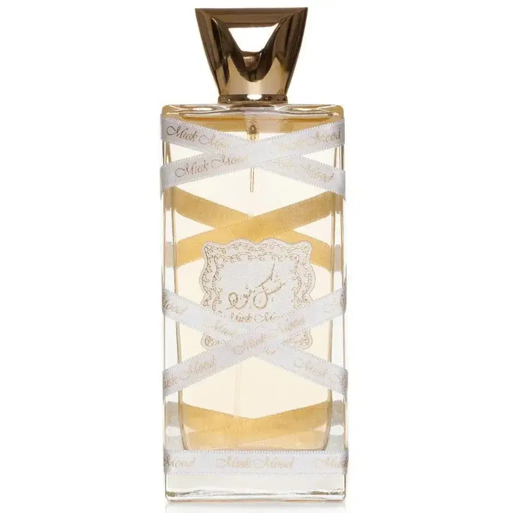Een rechthoekige glazen parfumfles oud mood musk met een gouden driehoekige dop, witte linten en een zilveren etiket