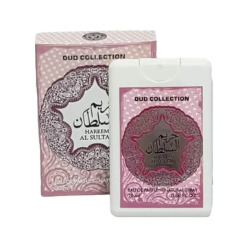 Witte plastic travel size parfum spray met roze en zilveren label uit de oud collectie van hareem al sulta