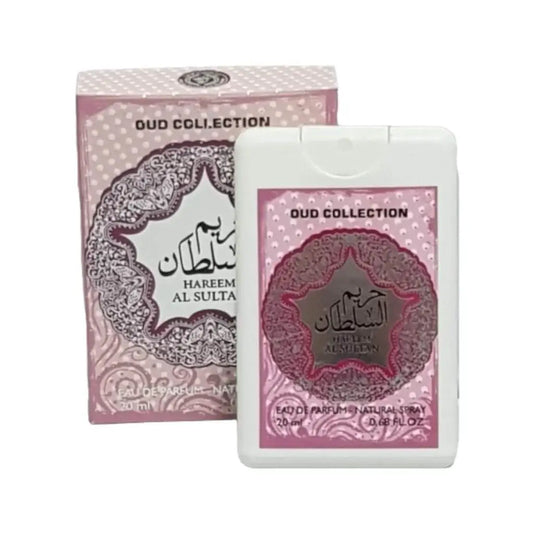 Witte plastic travel size parfum spray met roze en zilveren label uit de oud collectie van hareem al sulta