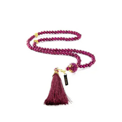 Kastanjebruin kralenketting met kwastje, gouden accenten en label