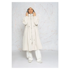 Parka jas: roomkleurige lange jas met koordtaille en kap
