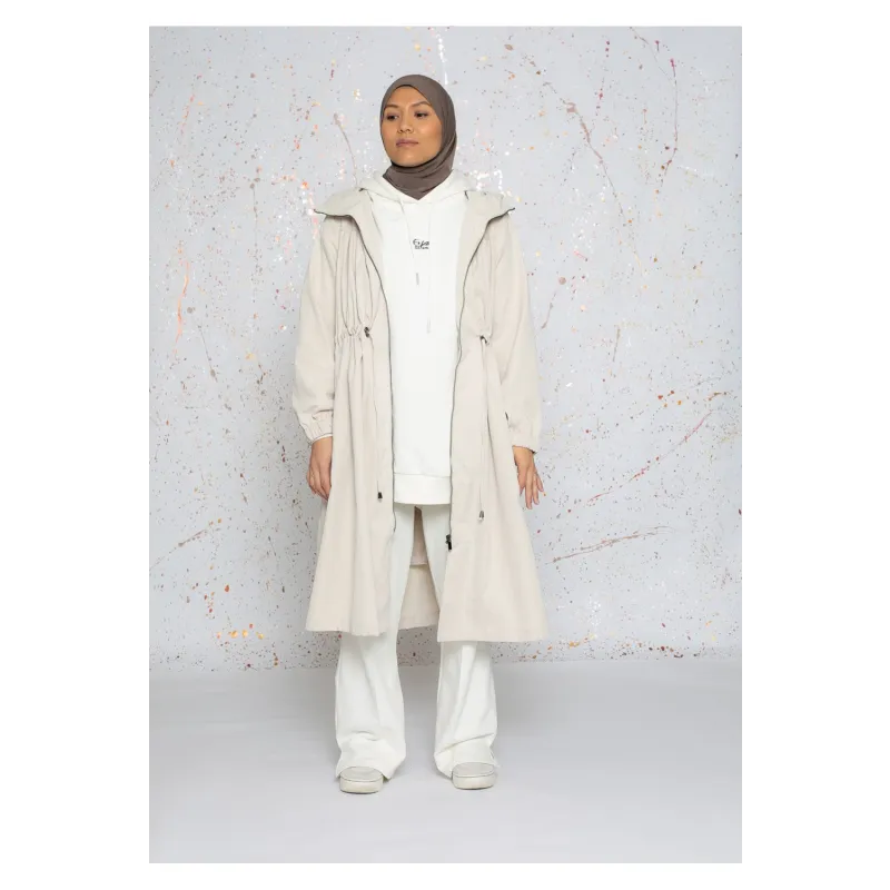 Parka jas: roomkleurige trenchcoat met bontvoering en zakken