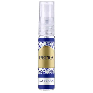 Petra lattafa parfum sample in een helder glazen fles met blauwe en gouden etikettering