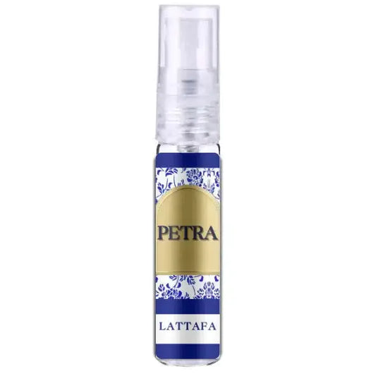 Petra lattafa parfum sample in een helder glazen fles met blauwe en gouden etikettering