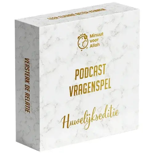 White marble-textured podcast vragenspel huwelijkseditie box with gold foil lettering and minuut voor allah logo