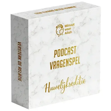 White marble-textured podcast vragenspel huwelijkseditie box with gold foil lettering and minuut voor allah logo