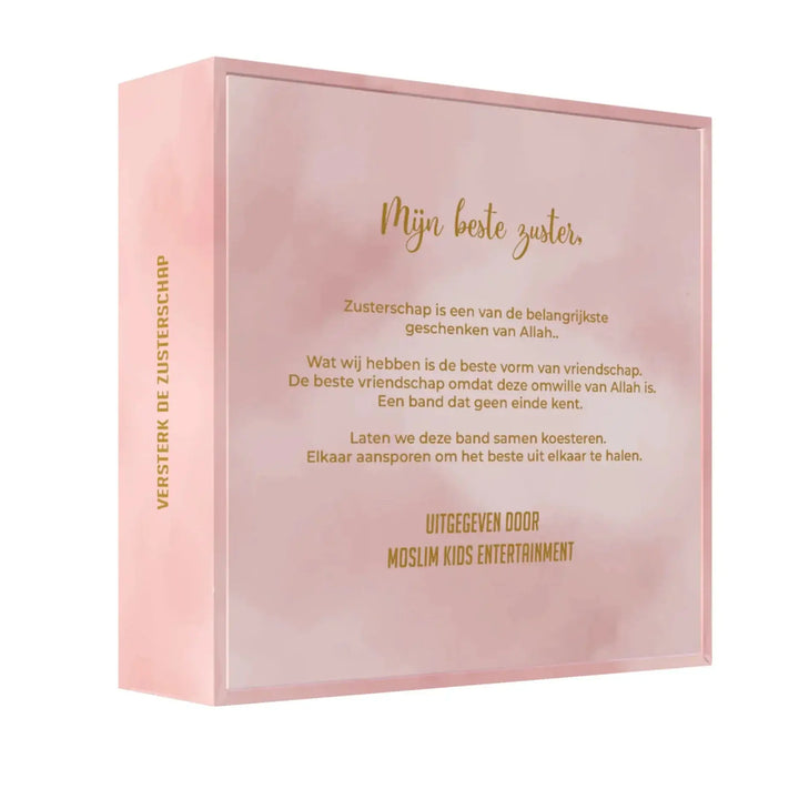 Roze rechthoekige giftbox met gouden folie tekst voor podcast vragenspel zustereditie met zachte aquarel achtergrond