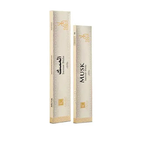Twee elegante roomkleurige rechthoekige dozen musk wierookstokjes met gouden letters en fijne patronen van karamats collectie