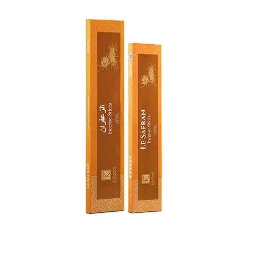 Twee oranje rechthoekige le saffran premium musk wierookdozen met gouden folie en bloemenpatronen