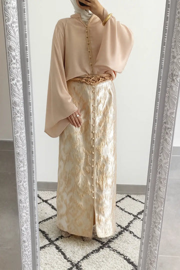 Beige langarige blouse met knoopdetails en vloeiende stof onderdeel van premium kaftanset rok met blouse