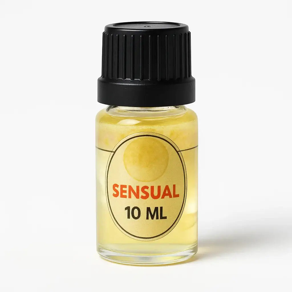 Een heldere glazen fles van 10 ml met een zwarte dop, gevuld met gouden sensueel geurolie van pure geurolie