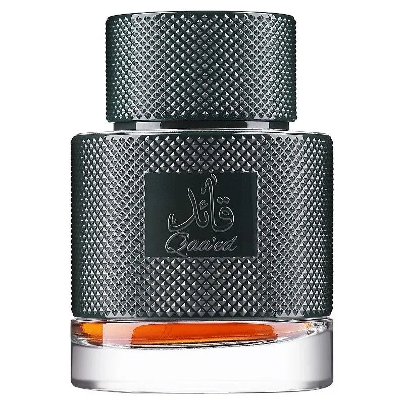 Textured gray perfume bottle van Qaa’ed al Shabaab Parfumspray van Lattafa Parfum