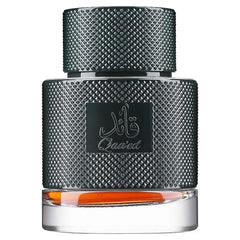 Textured gray perfume bottle van Qaa’ed al Shabaab Parfumspray van Lattafa Parfum