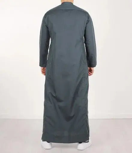 Donkergrijze lange mouw qamis ind24 quilted ontwerp met hoge kraag van q4him