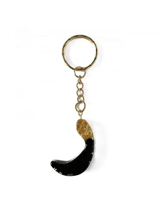 Raaa arabisch alfabet sleutelhanger met een glanzende zwarte en gouden halve maanvormige hanger
