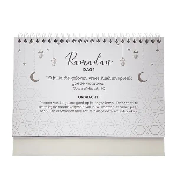 Prachtige Ramadan kalender met spiraalbinding en decoraties van lantaarns en maan