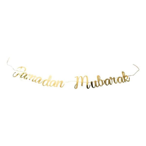 Gouden metallic Ramadan Mubarak letterslinger met decoratieve lettertypes