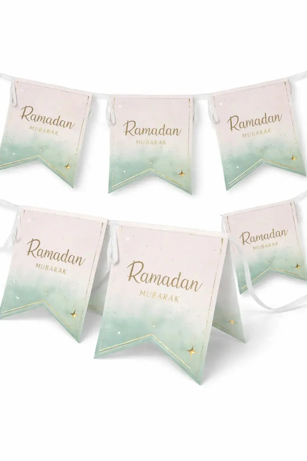 Pastel gradient ramadan mubarak slinger mint met elegante gouden letters en kleine vogelmotieven
