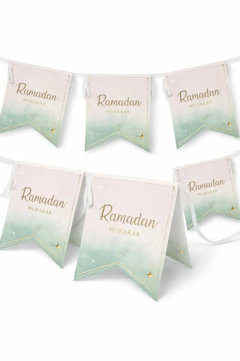 Pastel gradient ramadan mubarak slinger mint met elegante gouden letters en kleine vogelmotieven