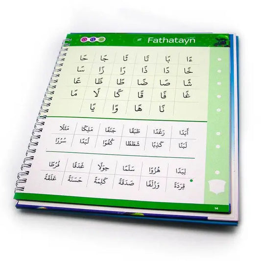Groene en witte spiraalgebonden arabische alfabet leerboek titled fathatayn voor vloeiende quran recitatie read and rise qaidah
