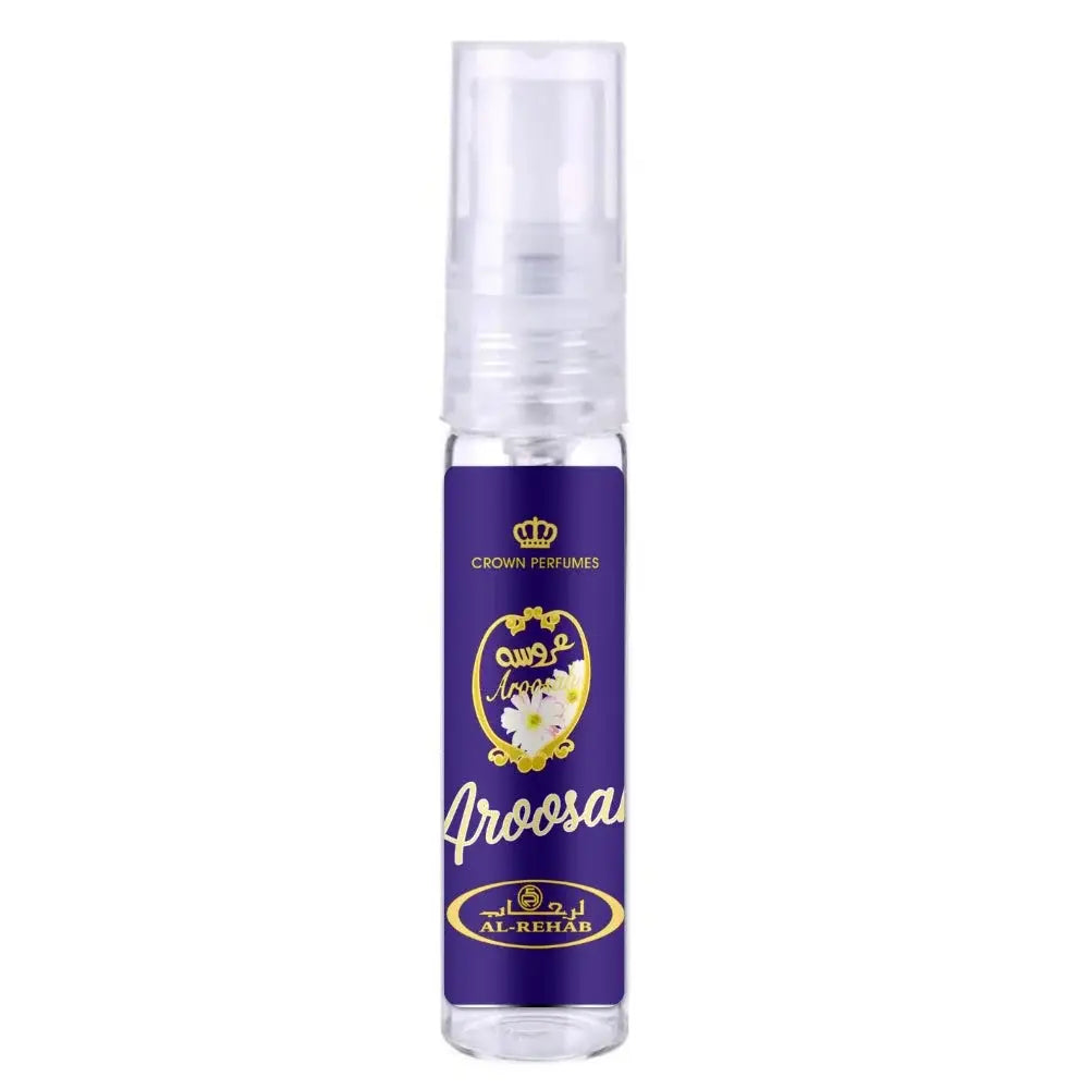 Een slanke transparante sprayfles met een paarse label en gouden accenten van al-rehab parfum aroosah