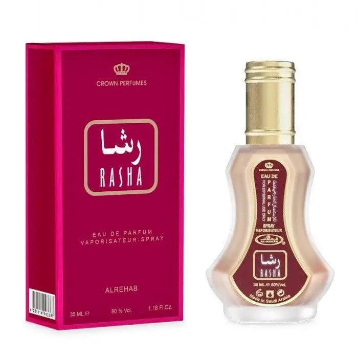 Een slanke transparante glazen fles met gouden dop en bordeauxrode etiketten van al-rehab parfum rasha eau de parfum
