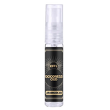 Een strak transparant spuitflesje met zwart etiket en goudkleurige zonnestraal ontwerp van riffs parfums goodness oud