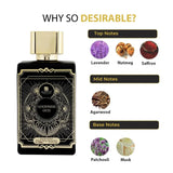 Een zwarte rechthoekige parfumbottle met een gouden dop en een gouden ornamentontwerp, goodess oud van riffes parfum